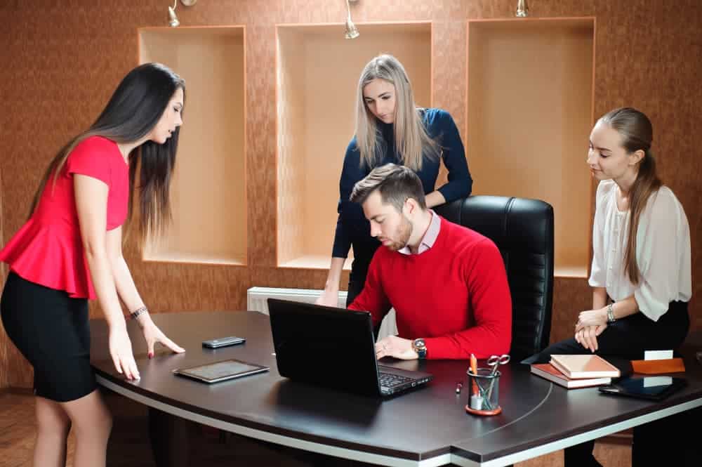 İK’nın Yeni Rolü: Kariyer Koçu mu, Veri Analisti mi? 1 ik dinamikleri